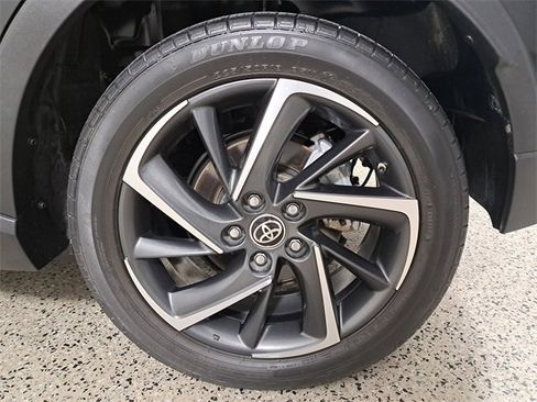 Used 2022 Toyota C-HR Limited image 8