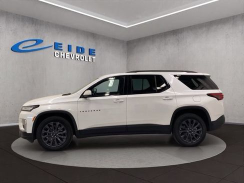 Used 2023 Chevrolet Traverse RS FWD image 11