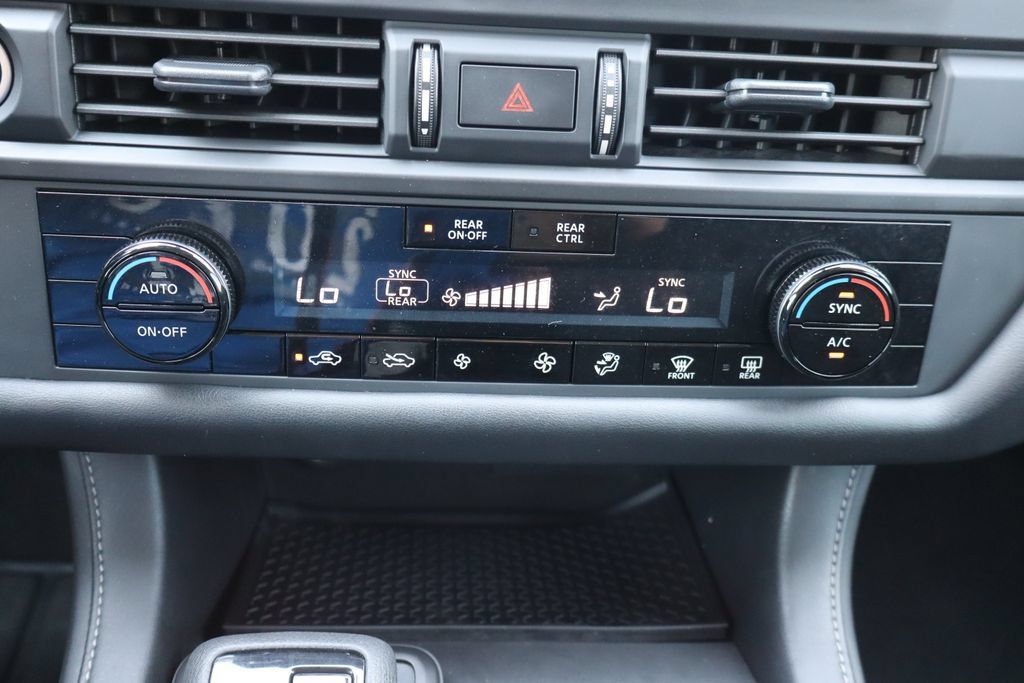 Used 2023 Nissan Pathfinder S AWD/4WD image 12