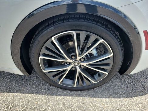 Used 2025 Toyota Prius Limited FWD image 6