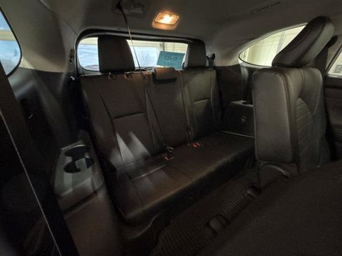 Used 2021 Toyota Highlander XLE AWD/4WD image 23