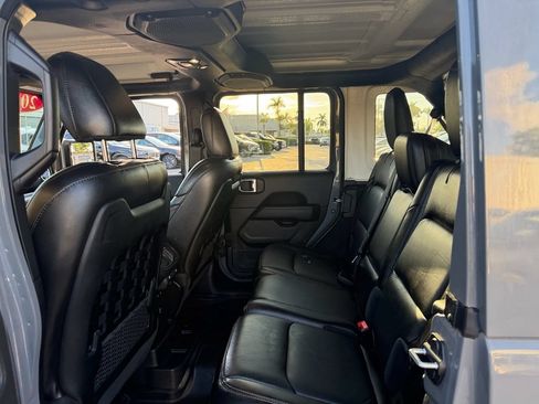 Used 2021 Jeep Wrangler Unlimited Rubicon w/ Dual Top Group AWD/4WD image 13