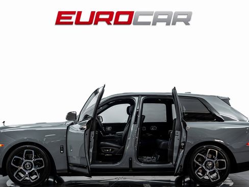 Used 2022 Rolls-Royce Cullinan Black Badge w/ Dark Exterior Package image 3