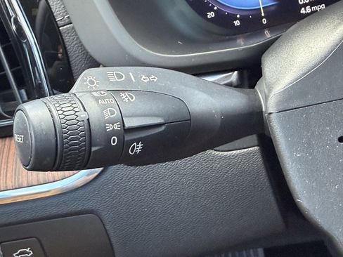 Certified 2023 Volvo XC60 B5 Ultimate w/ Protection Package Premier image 27