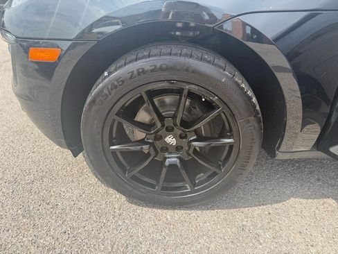 Used 2018 Porsche Macan AWD/4WD image 26