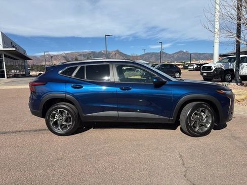 Used 2024 Chevrolet Trax LT w/ LT Convenience Package image 11