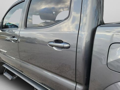 Used 2019 Toyota Tacoma TRD Sport image 24