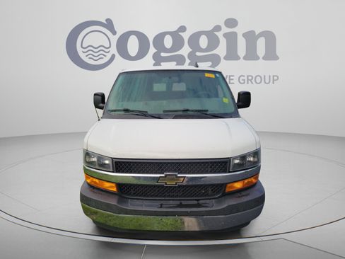 Used 2018 Chevrolet Express 3500 LT w/ LT Preferred Equipment Group RWD image 12