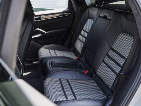 Used 2022 Porsche Cayenne Turbo image 25