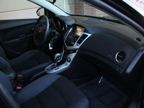 Used 2016 Chevrolet Cruze LT w/ Technology Package image 26