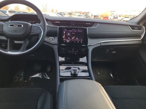 New 2025 Jeep Grand Cherokee Altitude image 18