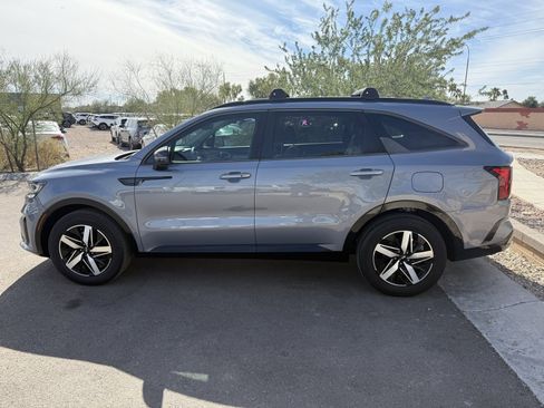 Certified 2022 Kia Sorento S w/ Panoramic Sunroof Package image 6