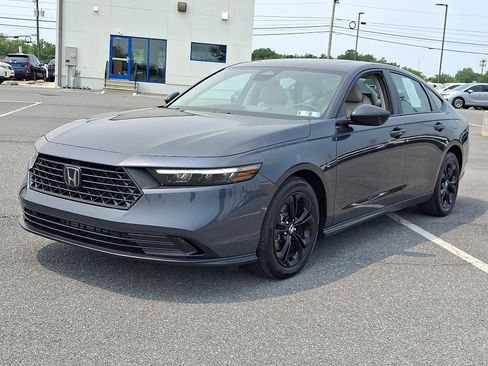 Certified 2025 Honda Accord SE image 3