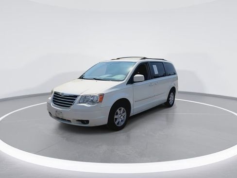 Used 2010 Chrysler Town & Country Touring FWD image 5