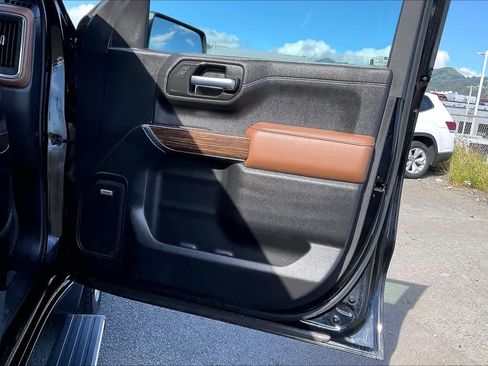 Used 2020 Chevrolet Silverado 1500 High Country w/ Technology Package AWD/4WD image 28
