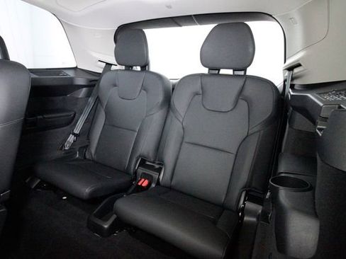 Certified 2025 Volvo XC90 B6 Plus w/ Protection Package Premier image 7