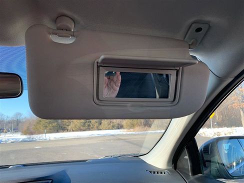 Used 2019 Nissan Rogue Sport S image 35