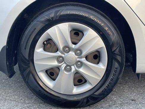 Used 2017 Kia Forte LX image 13