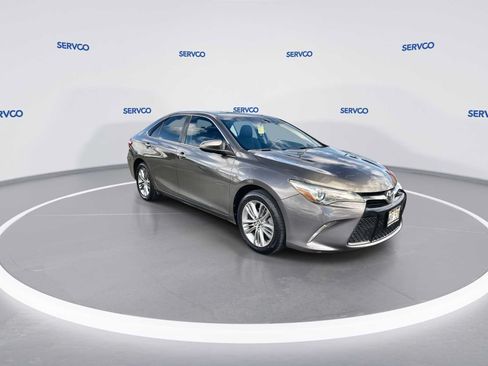 Used 2016 Toyota Camry SE FWD image 2