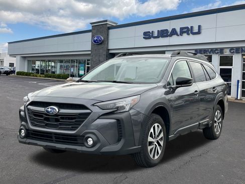 Certified 2025 Subaru Outback Premium image 3