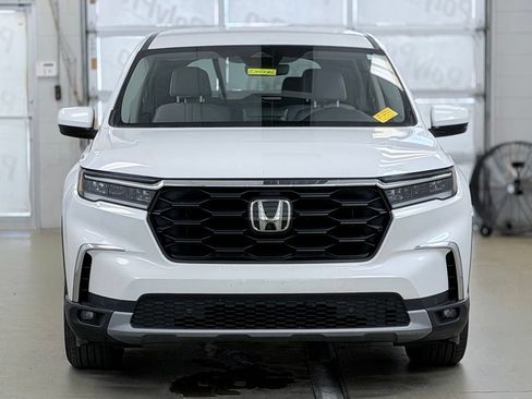 Used 2025 Honda Pilot EX-L image 2