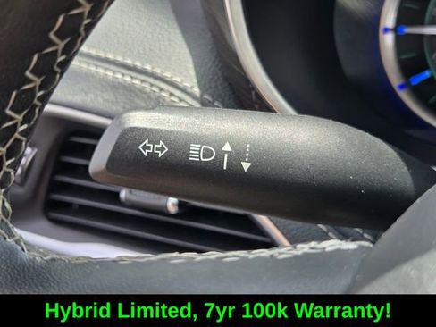 Used 2023 Chrysler Pacifica Limited FWD image 31