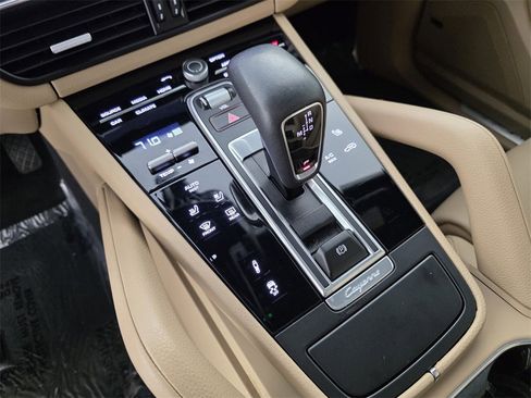 Used 2022 Porsche Cayenne Coupe image 25