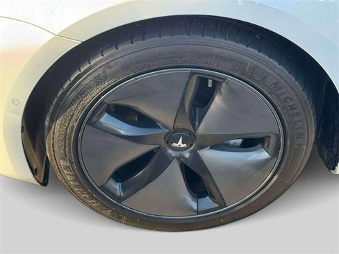 Used 2018 Tesla Model 3 Long Range image 7