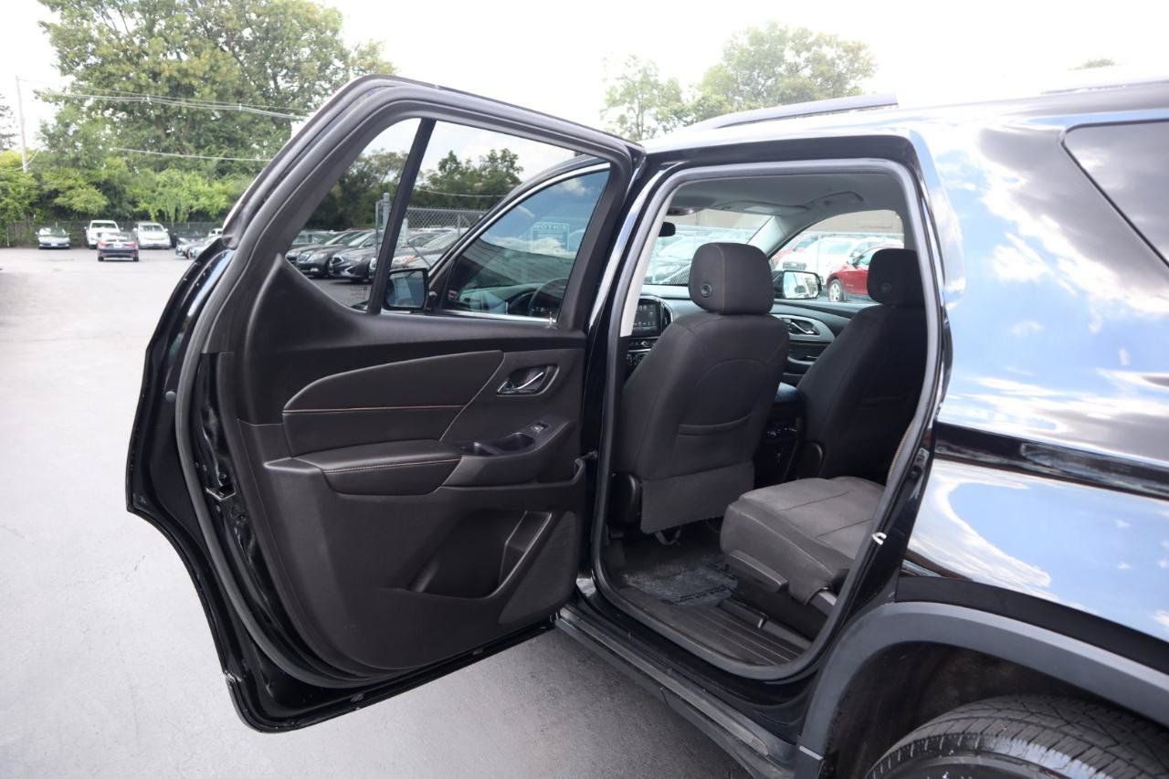 Used 2018 Chevrolet Traverse LT w/ LPO, Floor Liner Package AWD/4WD image 17