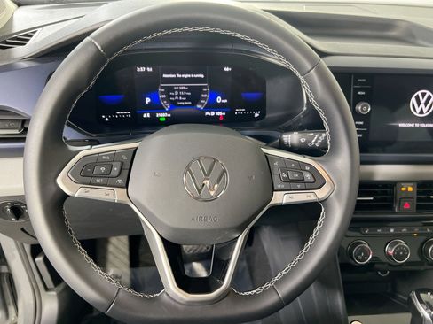 Used 2023 Volkswagen Taos SE image 11