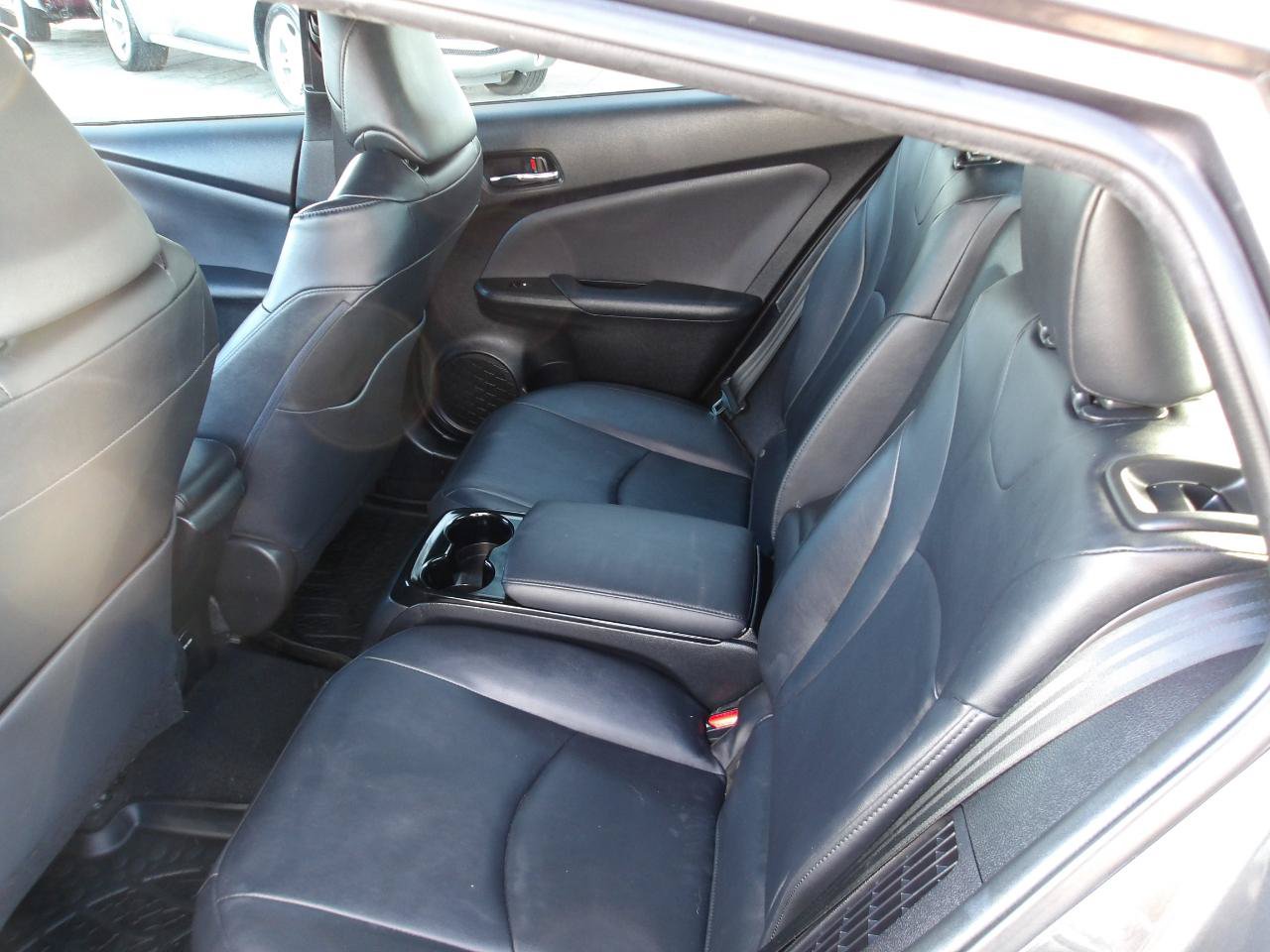 Used 2018 Toyota Prius Prime Premium FWD image 11