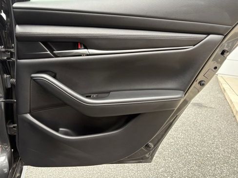 Used 2022 MAZDA MAZDA3 s image 17