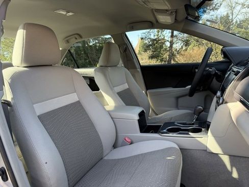 Used 2014 Toyota Camry LE image 24