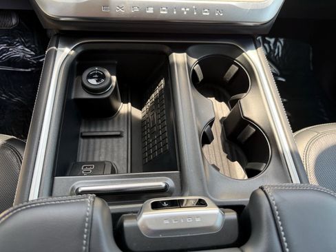 Used 2025 Ford Expedition Max Platinum AWD/4WD image 21