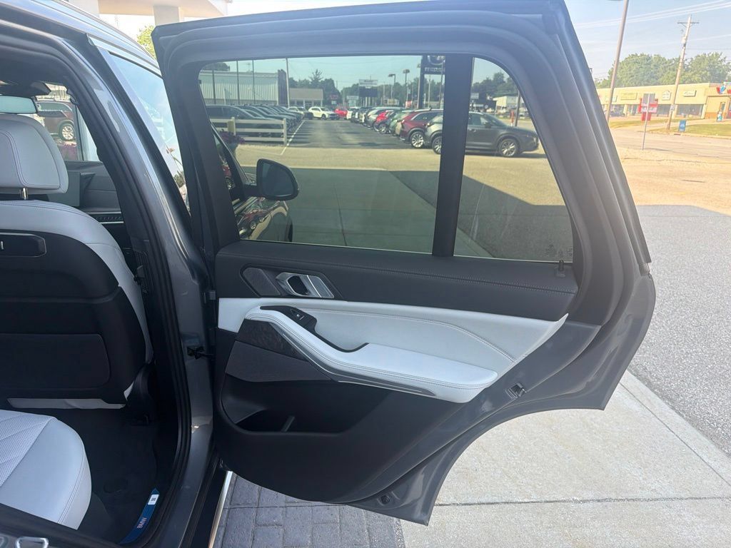 New 2026 BMW X5 xDrive50e w/ Climate Comfort Package AWD/4WD image 11