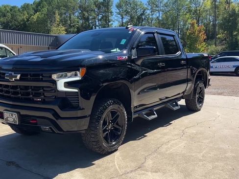 Used 2022 Chevrolet Silverado 1500 LT Trail Boss image 2