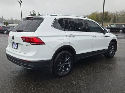 Used 2024 Volkswagen Tiguan SE image 8