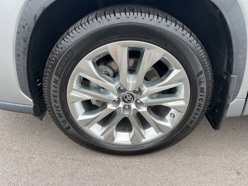 Used 2021 Toyota Highlander Limited image 7