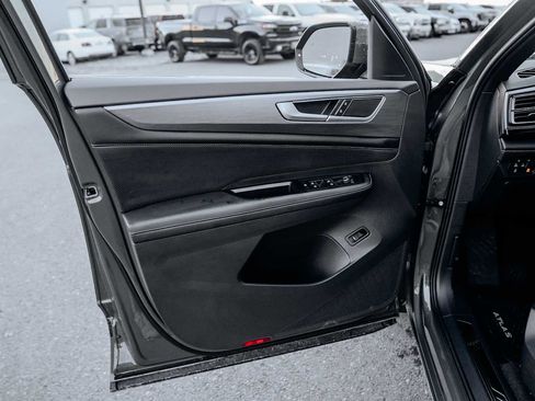 New 2026 Volkswagen Atlas Cross Sport SE image 17