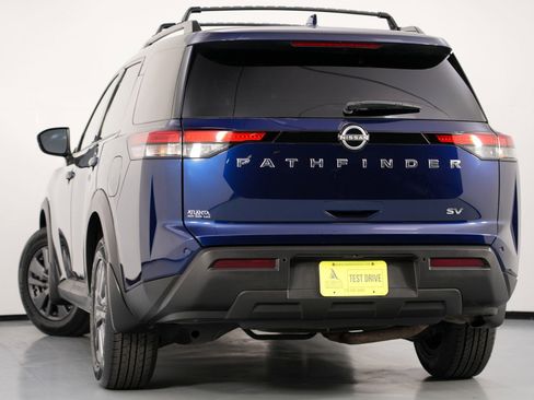 Used 2022 Nissan Pathfinder SV image 5