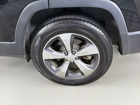 Used 2019 Jeep Cherokee Limited AWD/4WD image 27