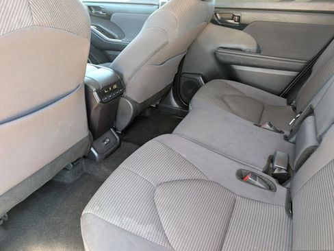 Used 2024 Toyota Highlander LE image 18