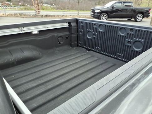 Used 2022 Nissan Frontier SV image 18