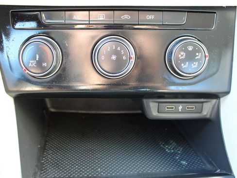 Used 2020 Volkswagen Jetta SE FWD image 25