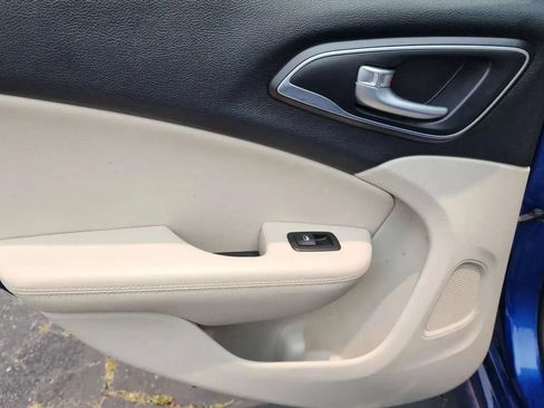 Used 2017 Chrysler 200 Limited Platinum FWD image 22