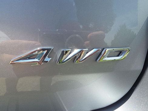 Used 2023 Ford Explorer XLT w/ Equipment Group 202A AWD/4WD image 12