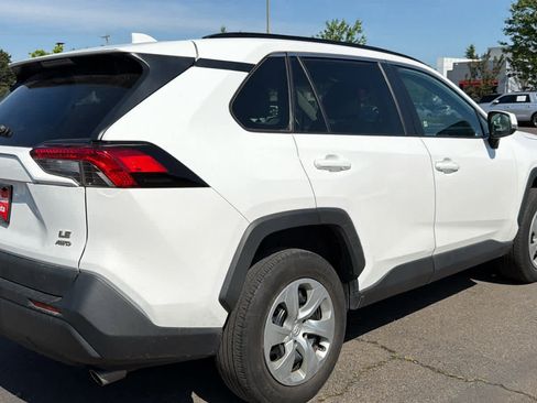 Used 2021 Toyota RAV4 LE AWD/4WD image 4
