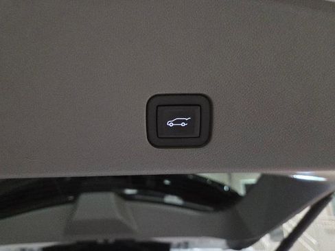 Used 2024 Cadillac XT6 Premium Luxury w/ Technology Package image 15