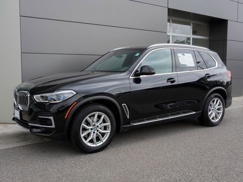 Used 2022 BMW X5 xDrive40i w/ Executive Package AWD/4WD image 3