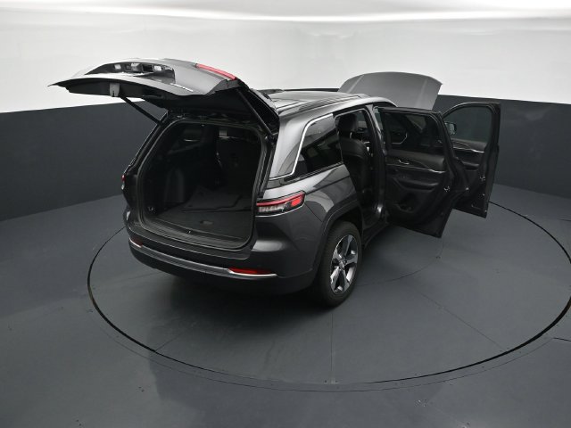 New 2026 Jeep Grand Cherokee Limited w/ Luxury Tech Group II AWD/4WD image 29